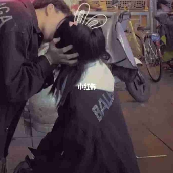 在帅哥怀里睡